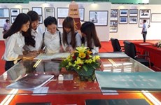 Maps, documents on Hoang Sa, Truong Sa on display in Hoa Binh 