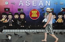 Thailand revises down tourism income target for 2017