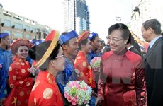 100 couples join HCM City collective wedding