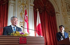 Singaporean, Japanese leaders agree on TPP, East Sea