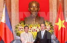 Philippine President pays official visit to Vietnam
