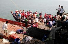 Myanmar: Four die after ferry capsizes