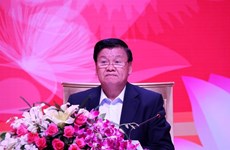 Lao PM holds first dialogue with Vietnamese business community