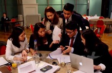 Vietnamese students in UK join business strategy competition
