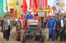 President Tran Dai Quang enjoys Tich Dien festival in Ha Nam
