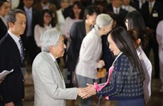 Japanese Emperor, Empress meet Vietnamese alumni 