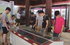 Nguyen Dynasty heritage exhibition draws tourists on holiday 