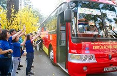 Buses bring Tet closers to disadvantaged students