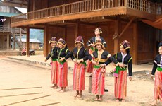Classes preserve Cong ethnic minority’s folk art  