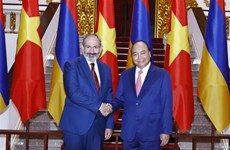 Prime Minister Phuc welcomes, holds talks with Armenian counterpart