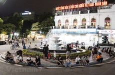 Hoan Kiem pedestrian streets crowded again after social distancing lifted