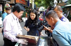 Antique book collector urges development of bookbinding in Vietnam