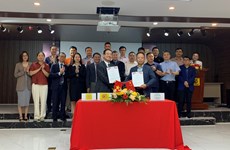 Vietnamese, Chinese business associations cooperate in industrial development