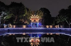Hanoi pilots night tour to Van Mieu – Quoc Tu Giam