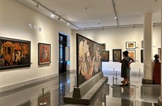 Special tour offers in-depth experience in Vietnamese lacquer painting
