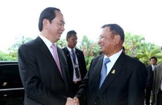 President meets Cambodian legislature, government leaders