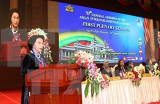 NA Chairwoman meets with Vietnamese in Myanmar