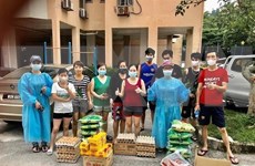 Vietnamese people in Malaysia support one another during pandemic