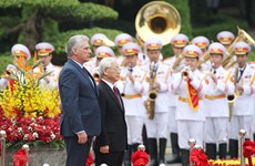 Vietnamese Party, State leader welcomes Cuban President in Hanoi