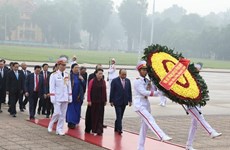 National Assembly deputies pay tribute to President Ho Chi Minh