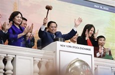 PM visits New York Stock Exchange