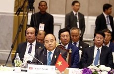 Prime Minister Nguyen Xuan Phuc attends plenum of 34th ASEAN Summit