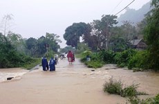 Flood disrupts life of local residents in central Vietnam