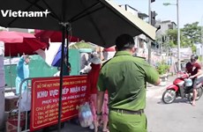 Hanoi set up teams to deliver essential goods to people in the quarantined zone