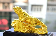 Handcrafted gold-plated tiger statues in Vietnam attracts the attention of world media