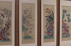 Folk painting exhibition in Ha Long City features spring atmosphere