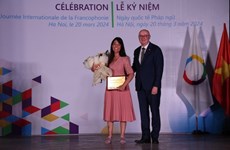 Swiss painter honoured for supporting disadvantaged people in Vietnam