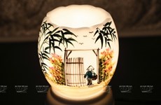 Bat Trang porcelain lamps 