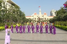 Over 3,000 go on parade in “ao dai” in HCM City 