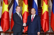 Prime Minister Nguyen Xuan Phuc welcomes Russian couterpart 