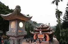 Huong pagoda welcomes flocks of tourists