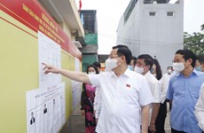 Legislative leader inspects election preparations in Tuyen Quang province