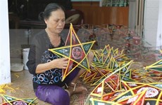 100-year-old craft village specializes in making star lanterns