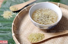 Hanoi's young rice flakes sweet soup