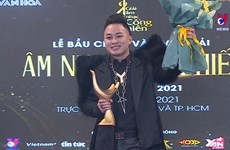 Singer Tung Duong dominates 2021 Devotion Music Awards