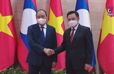 President Nguyen Xuan Phuc meets with Lao NA Chairman