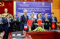 Vietnam, France step up collaboration in public services, administration