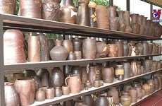 Artisans long to preserve Huong Canh traditional pottery