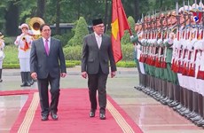 Prime Minister holds talks with Malaysian counterpart