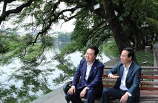 RoK President walks around Hoan Kiem Lake