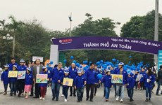 Yamaha Motor Vietnam gifts 11,000 helmets to students 
