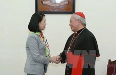 Party official makes Christmas visit to Hanoi archbishop  