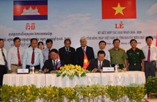 Vietnam, Cambodia localities sign new cooperation agreement