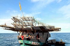 Filipino fishermen rescued in Phu Yen