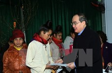 Front leader gives Tet gifts to poor households in Son La