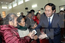 President presents Tet gifts to disadvantaged residents in Nghe An